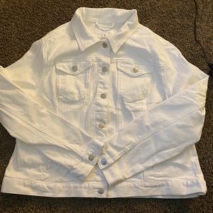 White jean jacket never wore still has a tag.